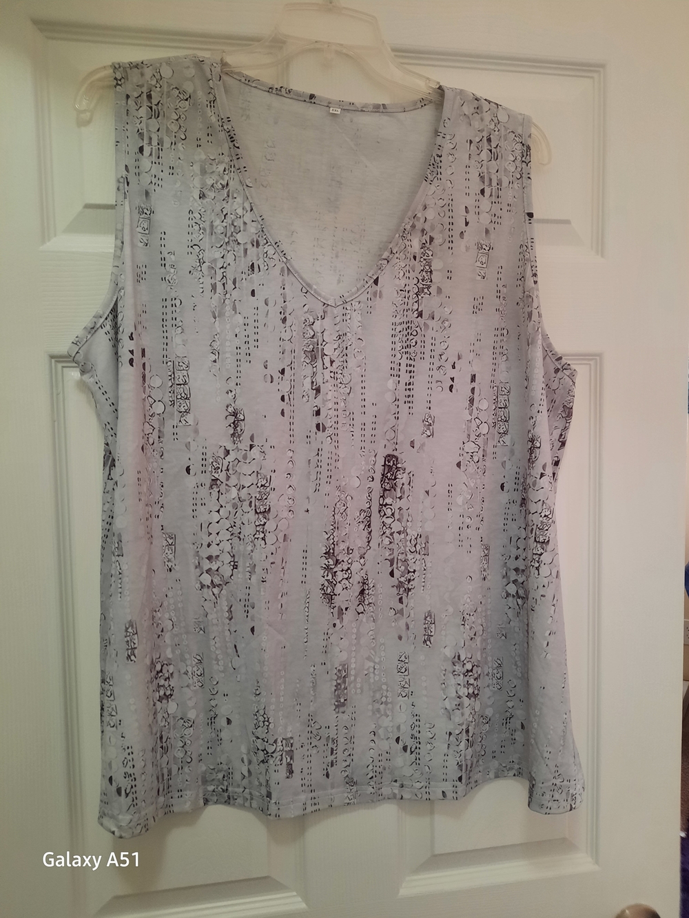 Women's Sleeveless V-Neck Print Tank Top - Light Gray